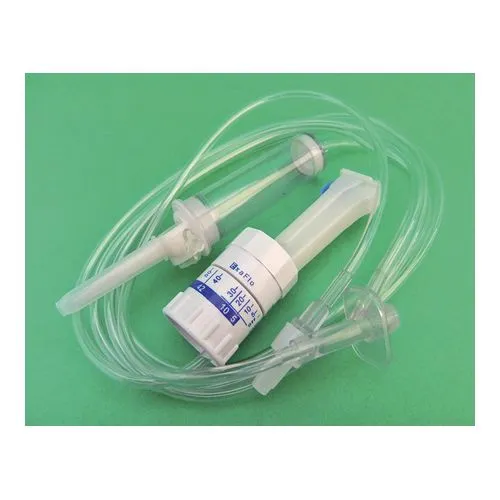 Deflussore per fleboclisi con regolatore di flusso