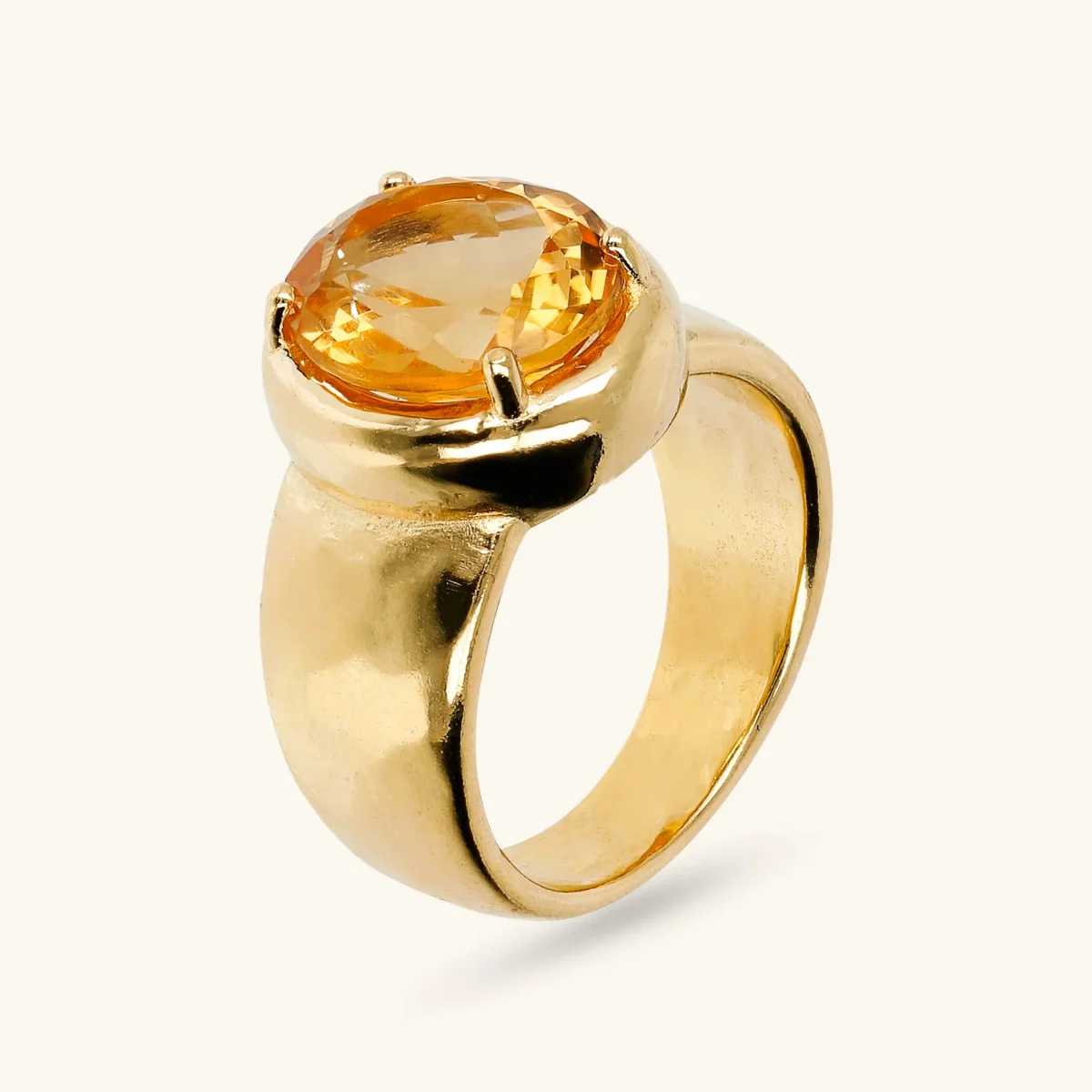 Anello Cocktail Martellato in Argento 925 placcato Oro Giallo 18Kt con Pietra Naturale Ovale
